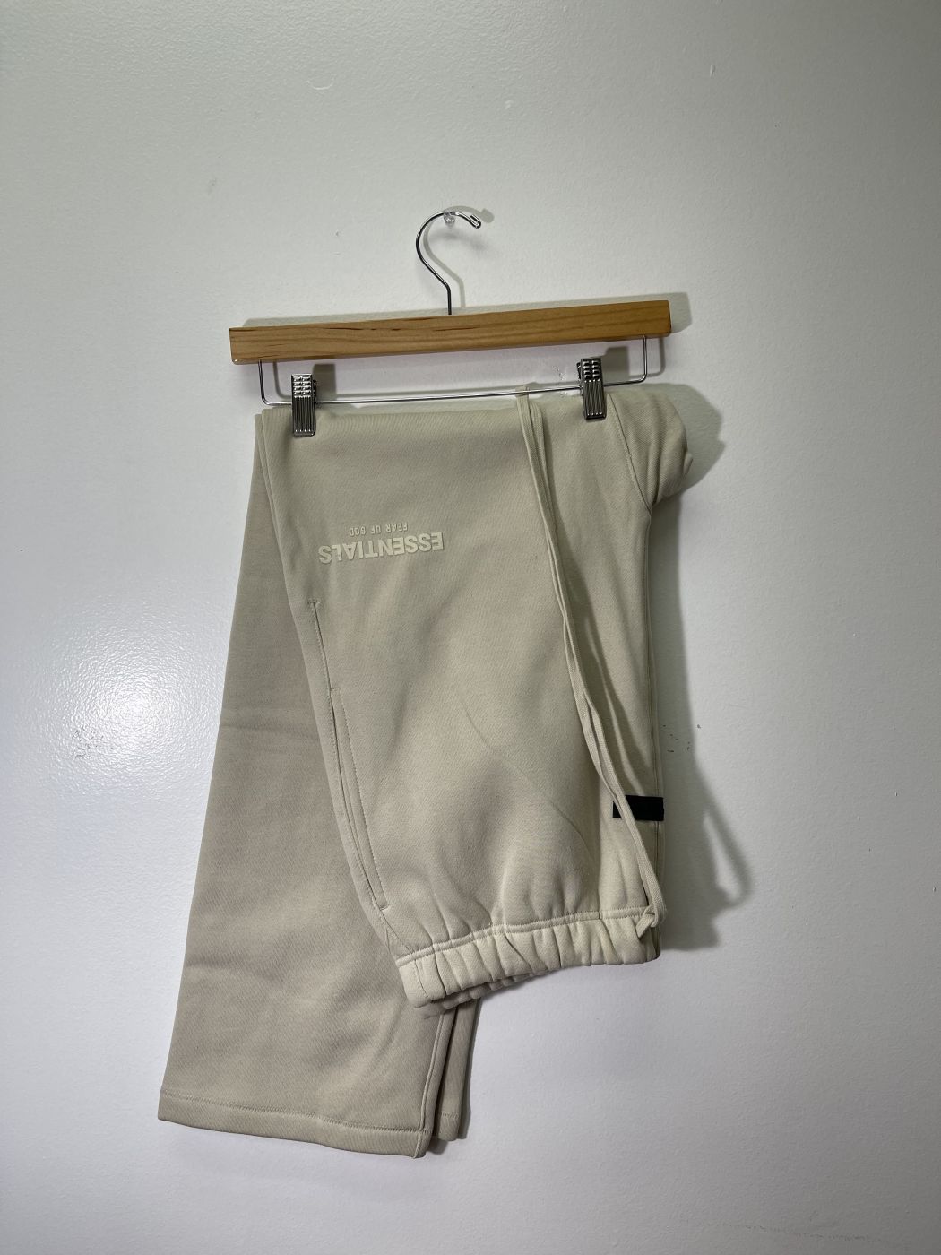 Fear Of God Essentials Sweatpants Wheat Large FOG-237426