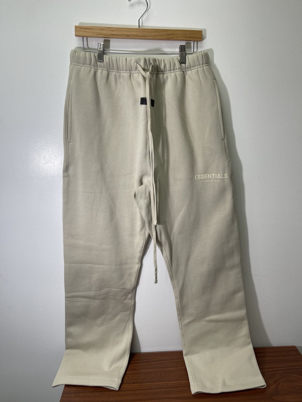 Fear Of God Essentials Sweatpants Wheat Large FOG-237426